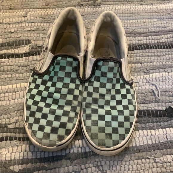 Well worn vans - Picture 2 of 6